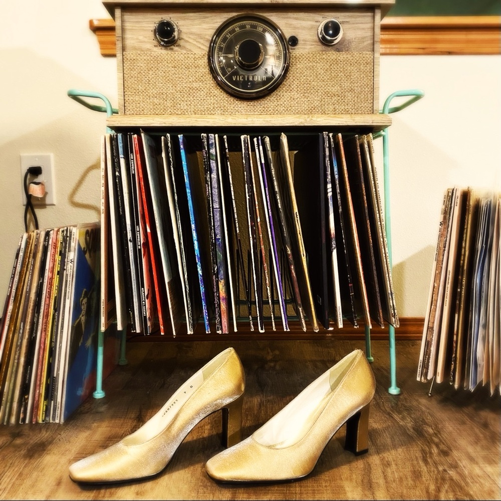 nwot+vtg•stuart weitzman golden block heel pumps